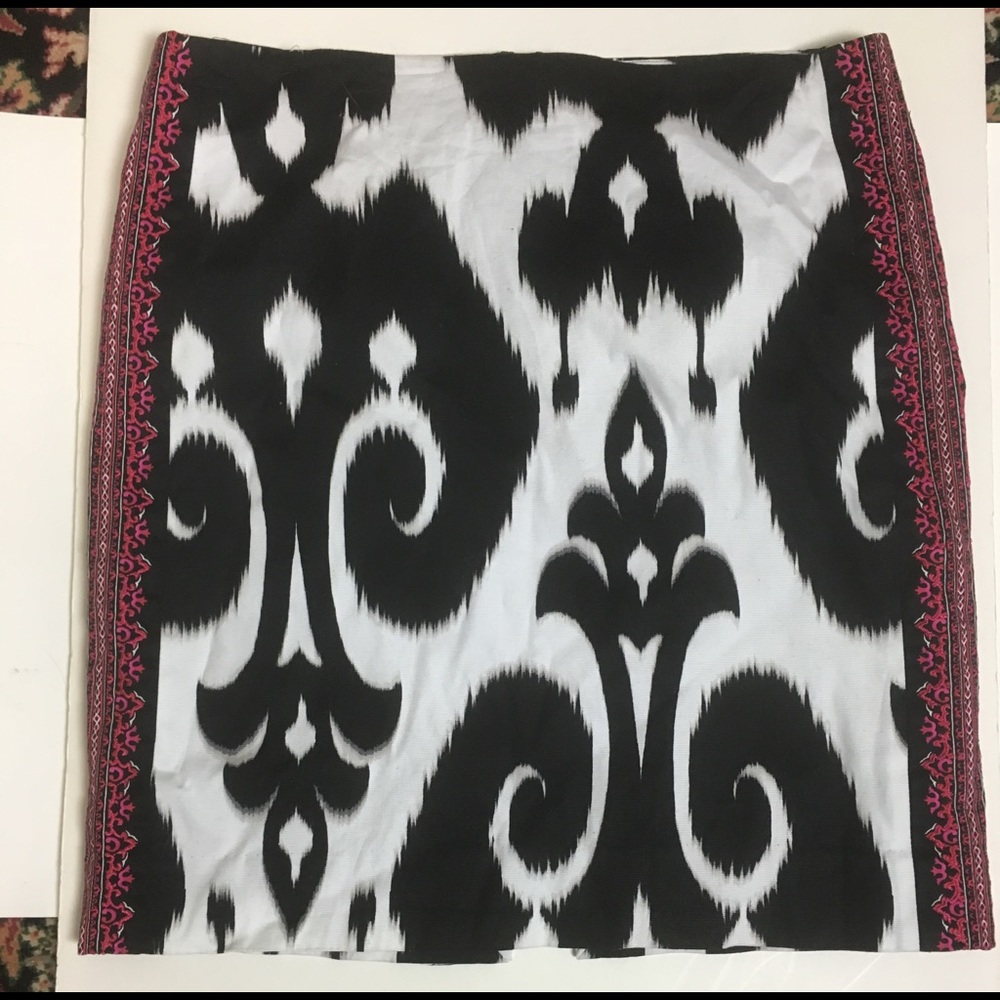 WHBM sz8 Skirt Black white pink pencil above knee.